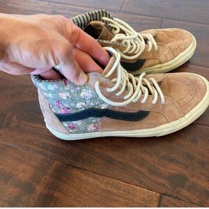 Vans tan flower chukka lows size 9 good slight wear but good condition